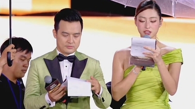 Chung kết Miss Grand Vietnam tạm dừng vì mưa to, khán giả đổ xô tìm chỗ trú