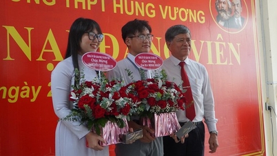4 học sinh TP HCM được kết nạp Đảng