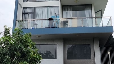 Cứu người phụ nữ mắc kẹt trong đám cháy ở TP Thủ Đức