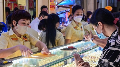 Giá vàng SJC lao dốc từ đỉnh cao: Chờ về 65 triệu đồng hay đánh cược mua vào?