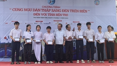 Chương trình “Cùng ngư dân thắp sáng đèn trên biển” đến với ngư dân tỉnh Bến Tre