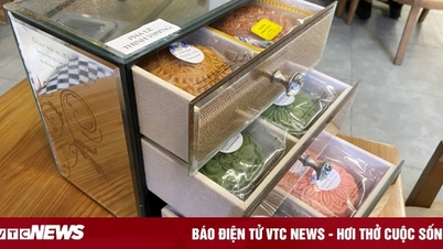 Bánh Trung thu ‘sang, xịn, mịn’ giá vài triệu đồng/hộp hút khách