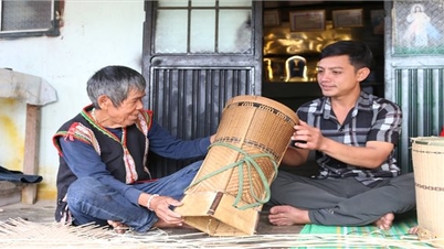 បុគ្គលមានកិត្យានុភាពជាមួយការអភិវឌ្ឍន៍តំបន់ព្រំដែន Ngoc Hoi