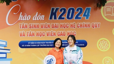 សាកលវិទ្យាល័យហាណូយ រាជធានី ស្វាគមន៍និស្សិតថ្មី។