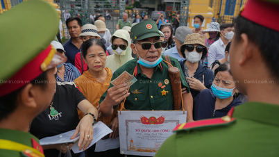 ជនរងគ្រោះរាប់រយនាក់បានមកតុលាការប្រជាជនទីក្រុងហូជីមិញ ដើម្បីមើលការកាត់ក្តីរបស់លោកស្រី Truong My Lan។