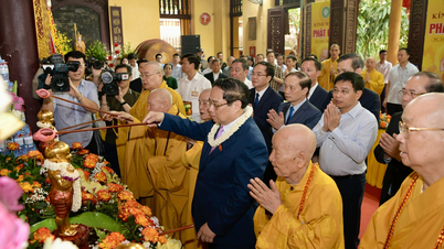 សម្ដេចតេជោ អញ្ជើញចូលរួមអបអរសាទរ បុណ្យចម្រើនព្រះជន្ម ពុទ្ធសករាជ ២០២៤ នៅវត្ត Quan Su