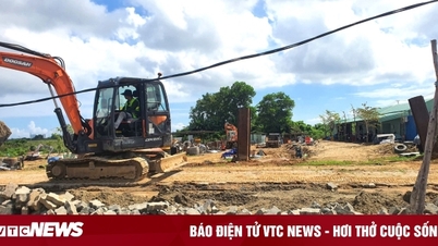 អាជីវកម្ម​ជាច្រើន​បាន​បំបែក​របង​ដើម្បី​កាន់កាប់​ដី​សាធារណៈ​ក្នុង​ទីក្រុង Da Nang ដែល​កំពុង​ត្រូវ​បាន​ដាក់​លក់​ដេញថ្លៃ