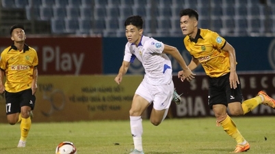 ทีมชาติไทย ชุดลุยศึกฟุตบอลถ้วย 2023 - 2024 : คลาสนักเตะทีมชาติ เหงียน ดินห์ บัค