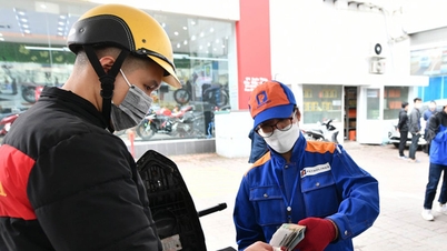 Gasoline prices turn down, RON 95 down to below 21,000 VND/liter