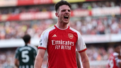 'Blockbuster' Declan Rice ស៊ុតបញ្ចូលទីក្នុងម៉ោងបញ្ឈប់ Arsenal បន្តការឈ្នះទល់នឹង MU