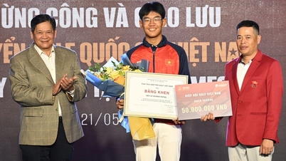 Sang Mỹ nhận học bổng 100.000 USD, tập luyện tại Học viện golf bang Florida