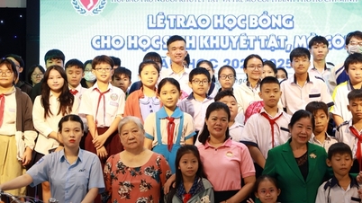 Trao 500 học bổng cho học sinh khuyết tật, mồ côi ở TP HCM