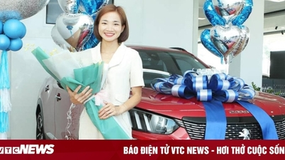 Nguyễn Thị Oanh tới showroom nhận ô tô Peugeot 2008 giá gần 1 tỷ đồng