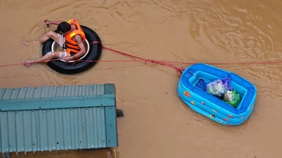 More universities allow students to take time off and study online due to floods