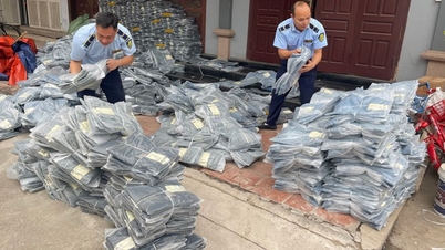 Phát hiện cơ sở kinh doanh, bày bán gần 3.000 sản phẩm quần áo nhập lậu