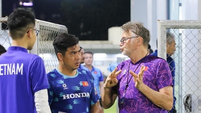 What lessons did coach Troussier learn after losing to Indonesia at the Asian Cup?