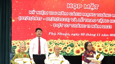 Quận Phú Nhuận trao Huy hiệu Đảng đến 76 đảng viên cao tuổi Đảng