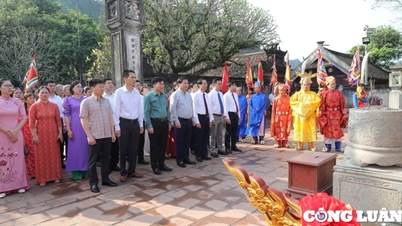 Lễ mở cửa đền tại Lễ hội Hoa Lư năm 2024