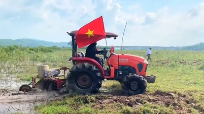 Dân Phong Nha háo hức tham gia hội thi máy cày nhanh, cày đẹp
