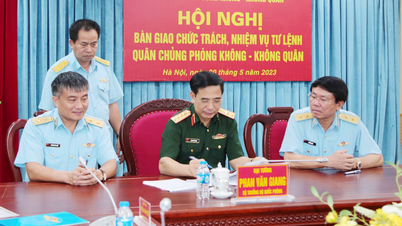 Đại tướng Phan Văn Giang chủ trì hội nghị bàn giao chức trách, nhiệm vụ Tư lệnh Quân chủng Phòng không-Không quân