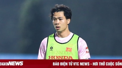 Công Phượng tha thiết xin vào tập, HLV Troussier kiên quyết từ chối