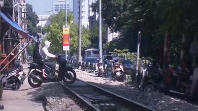 Proposal to allocate 750 billion VND to upgrade self-opening walkways