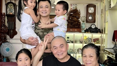 Xuân Hinh đến thăm mẹ Tự Long, kể chuyện bị "Táo xã hội" gọi là... anh