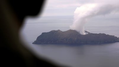 Nhiều chuyến bay bị hủy vì núi lửa phun trào ở New Zealand