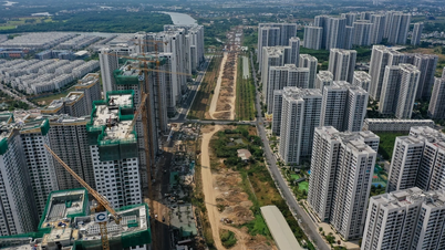 Discussing the construction of Ho Chi Minh City's Ring Road 4, more than 200km long, passing through 4 southern provinces and cities