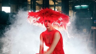 Einzigartige Modefotoserie in der Zugwerkstatt von Le Ngoc Lam