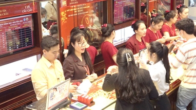 Giá vàng hôm nay giảm nhẹ, vàng nhẫn 999.9 bán ra 69,22 triệu đồng/lượng