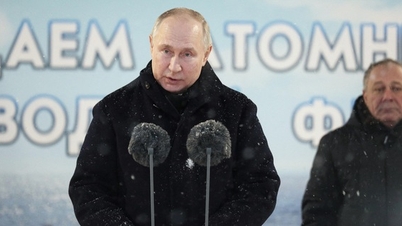Tổng thống Putin dự lễ thượng cờ 2 tàu ngầm hạt nhân mới của Nga