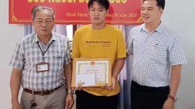 Nam sinh nhảy xuống kênh cứu người