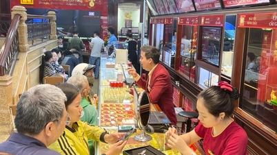 មាស SJC ត្រូវ​បាន​គេ​លក់​យក​ប្រាក់​ចំណេញ អ្នក​ទិញ​បាន​ខាត​បង់ ២,៤ លាន​ដុង​ក្នុង​មួយ​តុង