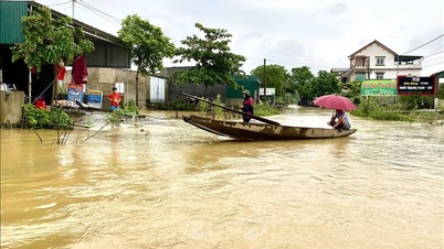 Hà Tĩnh: Đảm bảo an toàn, khẩn trương di dời người dân ra khỏi vùng ngập lụt