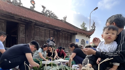 ភូមិទាំងមូល 'បរិច្ចាគអង្ករ' ធ្វើរឿងដ៏គួរឲ្យចាប់អារម្មណ៍នៅទីធ្លាផ្ទះសហគមន៍នៅថ្ងៃចុងក្រោយនៃឆ្នាំ