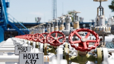 European gas prices soar again