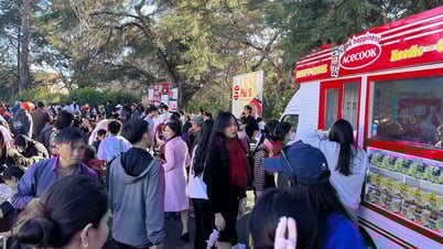 ទិវា Pho 2023៖ មនុស្សជាង 10,000 នាក់ចូលរួមក្នុង 'តោះញ៉ាំ Pho De Nhat ទាំងអស់គ្នា'