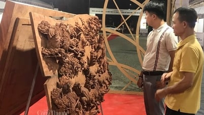 ពិព័រណ៍​ផលិតផល​សិប្បកម្ម​ច្នៃប្រឌិត​ថ្មី និង​រចនា​នៅ​ស្រុក​ថាច់​នោះ។