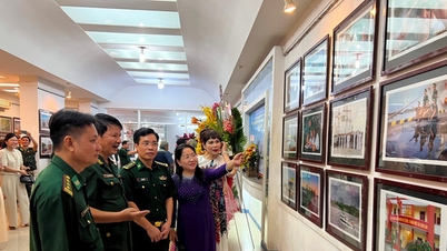 Vernissage de l'exposition photo « Fiers des gardes-frontières de Ho Chi Minh-Ville »