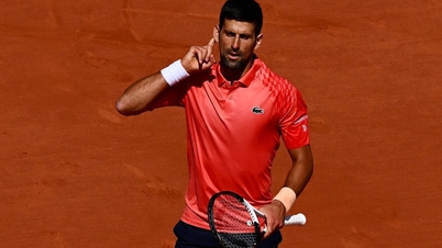Djokovic បាន​ស្រែក​ហ៊ោ​សម្រាប់​ការ​អបអរ​ពិន្ទុ​នៅ Roland Garros