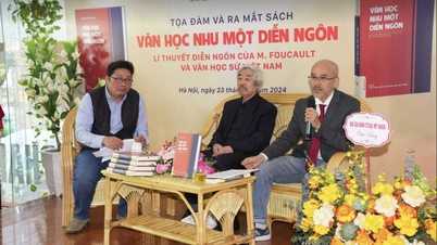 준교수 Tran Van Toan 박사의 저서 Literature as a Discourse 발표