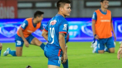 HLV P.Troussier đánh giá cao nỗ lực của Quang Hải, Công Phượng, Văn Toàn