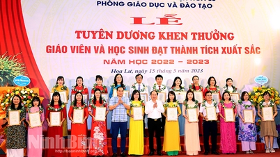Hoa Lu សរសើរ និងផ្តល់រង្វាន់ដល់លោកគ្រូ អ្នកគ្រូ និងសិស្សានុសិស្សជាមួយនឹងសមិទ្ធិផលល្អៗក្នុងឆ្នាំសិក្សា 2022-2023