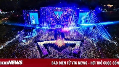 Choáng ngợp trước biển người bung hết 'chất Tôi' tại TPBank 2in1 Concert