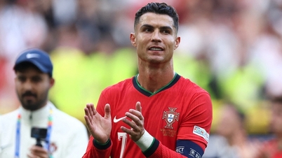 តើ​វា​ខុស​អ្វី​ទាំងអស់​ចំពោះ Ronaldo?