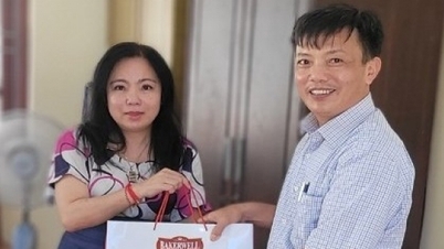 ក្រសួង​ការ​បរទេស​សហជីព​អញ្ជើញ​ទៅ​គោរព​វិញ្ញាណក្ខន្ធ​អ្នក​ម្ដាយ​វីរជន​វៀត​ណាម