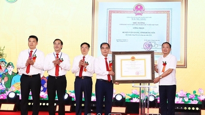 ស្រុកមួយនៃខេត្ត Hung Yen មានទីប្រជុំជនចំនួន ២ ប្រាក់ចំណូលជាមធ្យមរបស់ប្រជាជនឈានដល់ ១៥២ លានដុងក្នុងមួយឆ្នាំ។