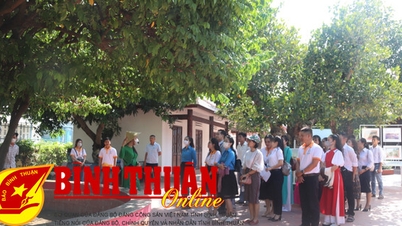 Sinh hoạt chủ đề “Thăm trường xưa nhớ Bác”