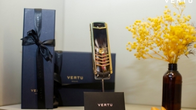 ទូរសព្ទ Vertu ចំនួន ៤ គ្រឿង ដែលធ្វើឲ្យមានការចាប់អារម្មណ៍ជាពិសេសចំពោះពាណិជ្ជករវៀតណាម នៅពេលពួកគេជ្រើសរើសវាជាកាដូ